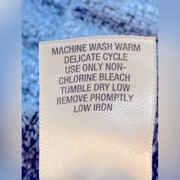 Dress Barn Sz-L VGU(1 owner) V-Neck Pull-on Sweater- Still Clean & Soft Like New - Picture 13 of 16